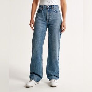 Abercrombie & Fitch High Rise Loose Jean in Medium - Size 28 / 6R